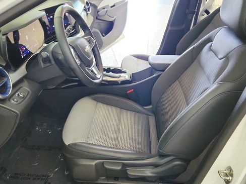 Used 2025 Chevrolet Trax LT w/ Driver Confidence Package FWD image 15