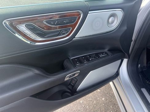 Used 2017 Lincoln Continental Reserve w/ Luxury Package image 14