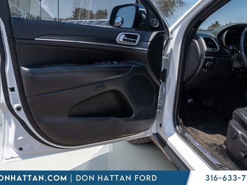 Used 2019 Jeep Grand Cherokee Limited AWD/4WD image 16