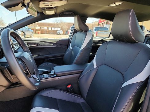 Used 2025 Toyota Camry SE image 7