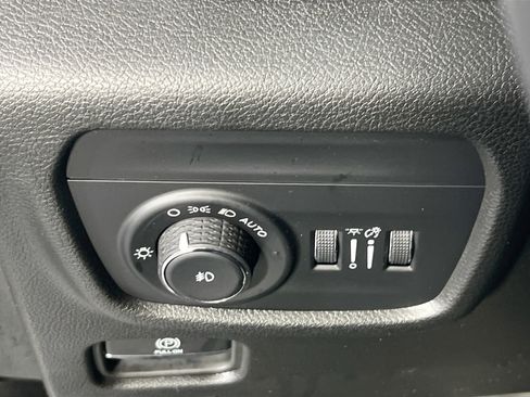 Used 2023 Jeep Grand Cherokee Limited AWD/4WD image 10