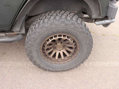 Used 2010 Jeep Wrangler Unlimited Rubicon w/ Dual Top Group AWD/4WD image 9