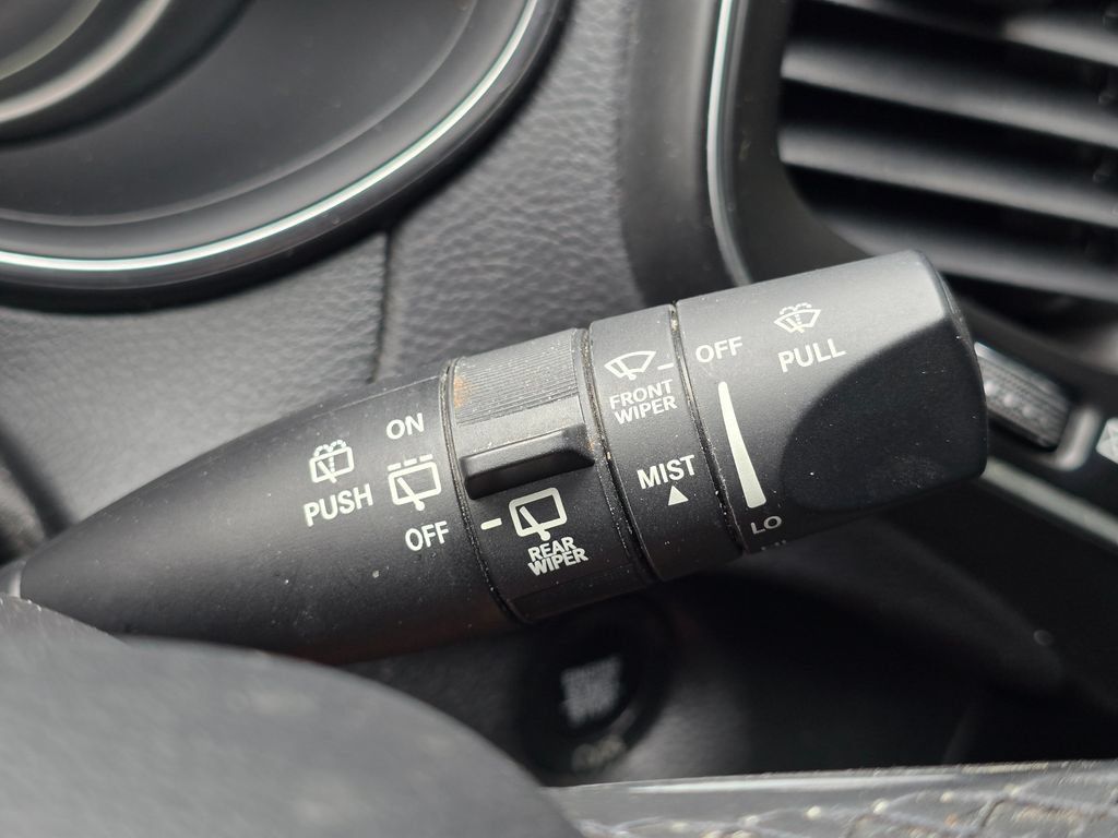 Used 2019 Jeep Cherokee Latitude Plus w/ Cold Weather Group AWD/4WD image 31