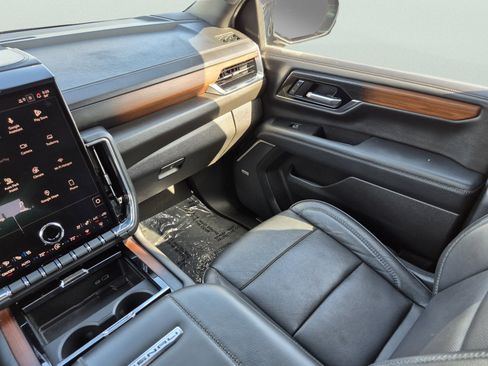 Used 2025 GMC Yukon XL Denali AWD/4WD image 16