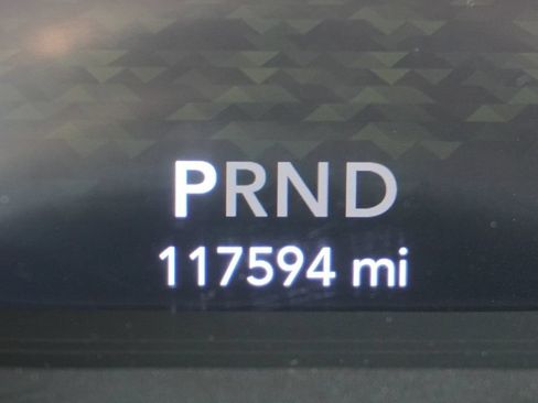 Used 2018 Jeep Wrangler Unlimited Sahara AWD/4WD image 14