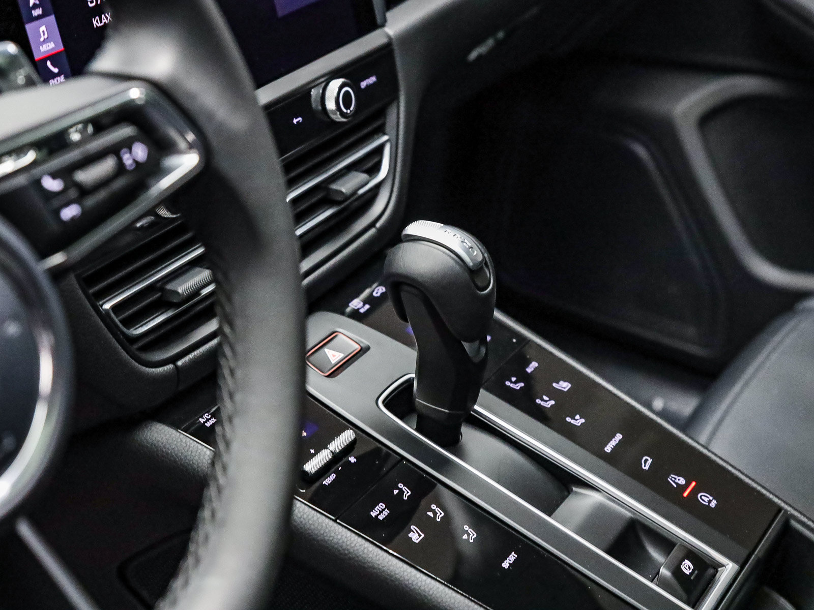 Certified 2026 Porsche Macan AWD/4WD image 24