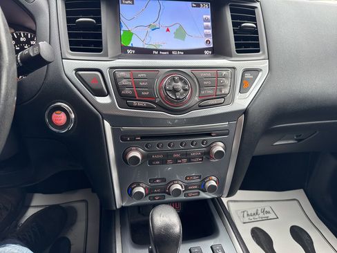 Used 2018 Nissan Pathfinder SL image 25