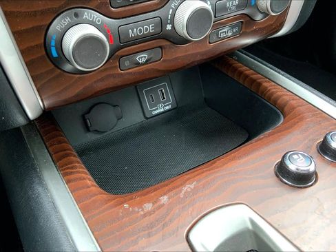 Used 2019 Nissan Pathfinder Platinum image 34