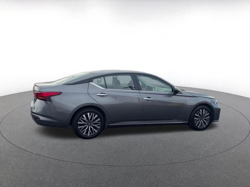 Used 2025 Nissan Altima 2.5 SV image 14