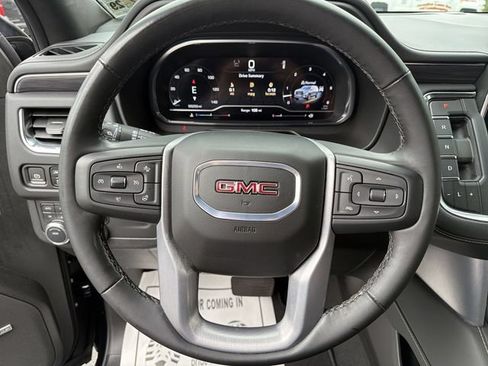 Used 2024 GMC Yukon SLT w/ SLT Luxury Package AWD/4WD image 10