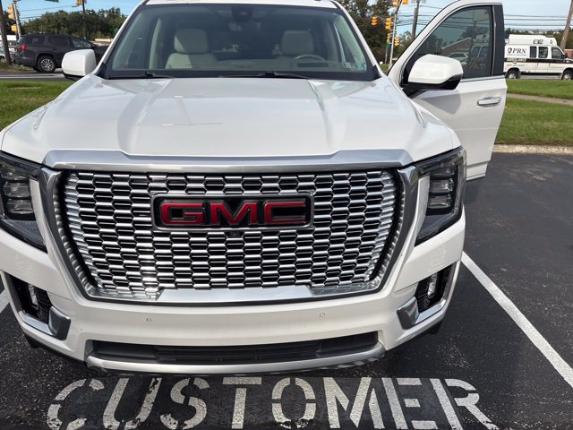 Used 2021 GMC Yukon Denali w/ Denali Premium Package AWD/4WD image 4