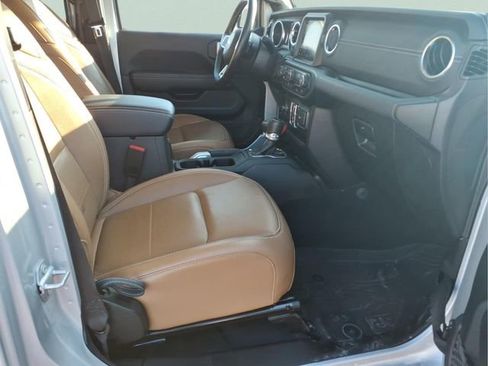 Used 2022 Jeep Gladiator Overland w/ Popular Equipment Package image 23