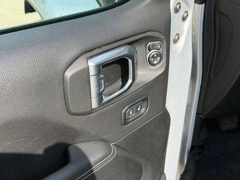 Used 2022 Jeep Wrangler Unlimited Sahara w/ Cold Weather Group AWD/4WD image 13