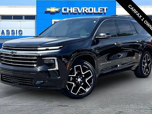 Used 2025 Chevrolet Traverse High Country FWD image 2