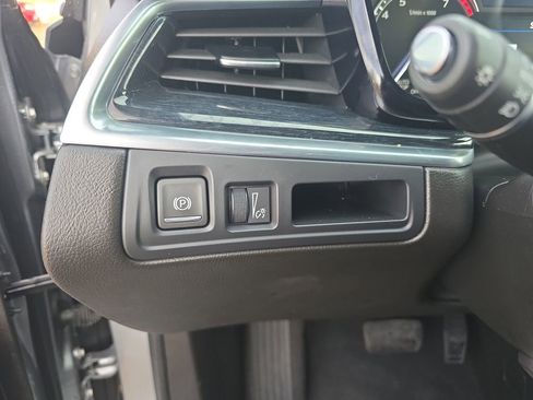 Used 2025 Cadillac XT5 Premium Luxury image 17