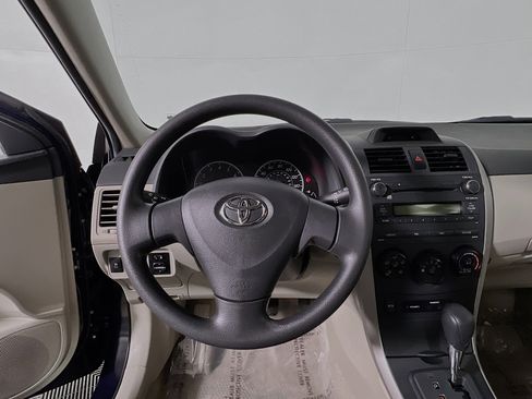 Used 2013 Toyota Corolla LE image 18