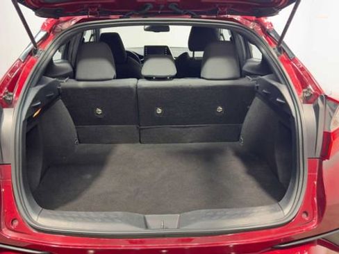 Used 2019 Toyota C-HR XLE image 33