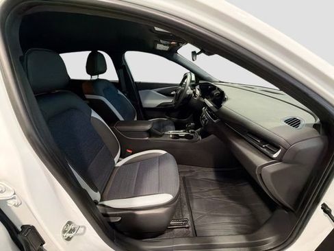 Used 2025 Buick Envista Preferred image 24