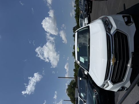 Used 2021 Chevrolet Traverse LT AWD/4WD image 1