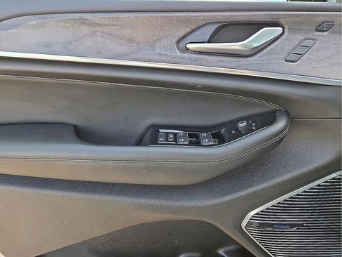 Used 2023 Jeep Grand Cherokee Overland w/ Luxury Tech Group IV image 24