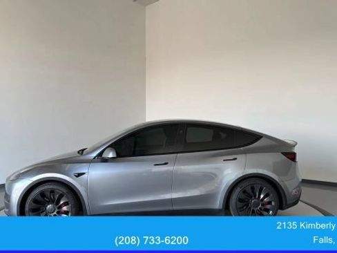 Used 2024 Tesla Model Y Performance AWD/4WD image 4