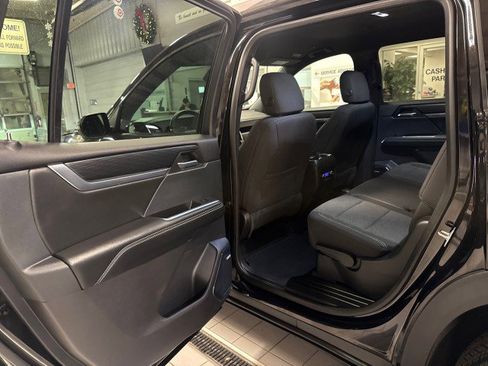 Used 2025 GMC Acadia Elevation image 23