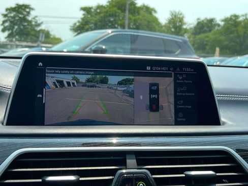 Used 2022 BMW 750i xDrive w/ Luxury Rear Seating Package AWD/4WD image 33