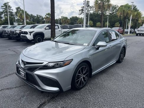 Used 2023 Toyota Camry SE FWD image 5