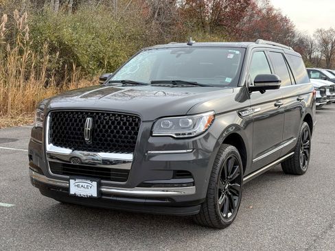 Used 2022 Lincoln Navigator Black Label image 3