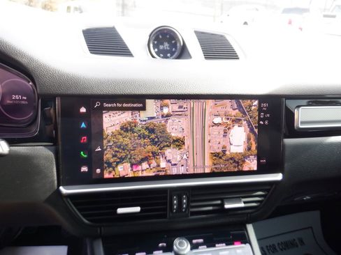 Used 2023 Porsche Cayenne Platinum Edition image 22