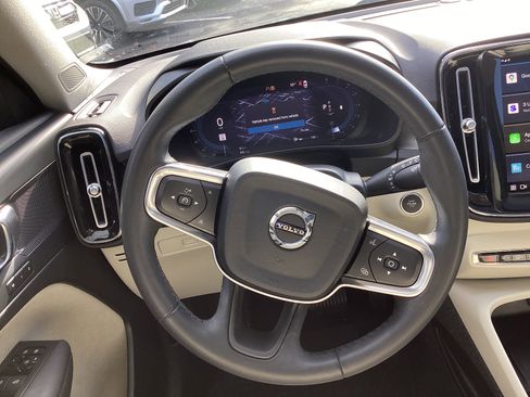 Certified 2023 Volvo XC40 B4 Plus w/ Protection Package Premier image 18