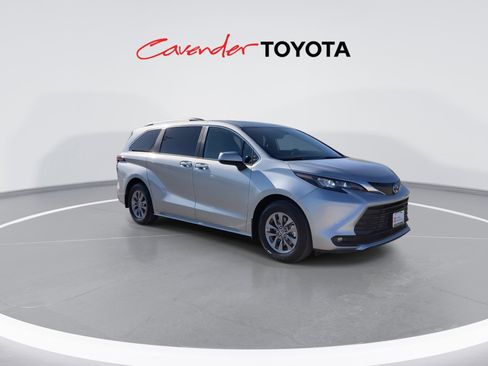 Certified 2025 Toyota Sienna XLE image 2