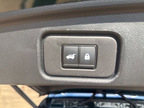 Used 2025 Nissan Pathfinder Platinum image 37