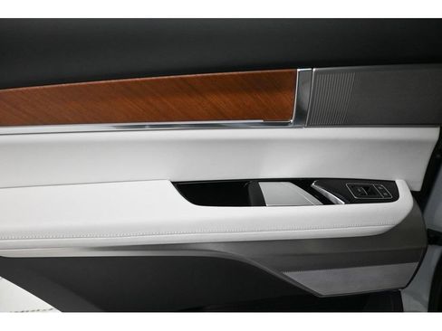 New 2026 Cadillac Vistiq Luxury image 12