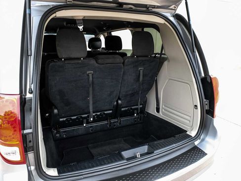 Used 2016 Dodge Grand Caravan SE FWD image 48