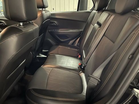 Used 2020 Chevrolet Trax LT w/ LT Convenience Package image 18