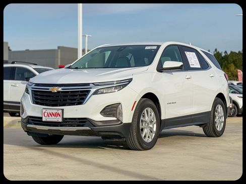 Used 2024 Chevrolet Equinox LT w/ Driver Convenience Package FWD image 4