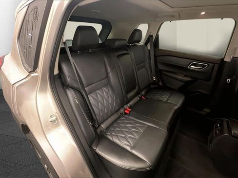 Certified 2021 Nissan Rogue Platinum image 18