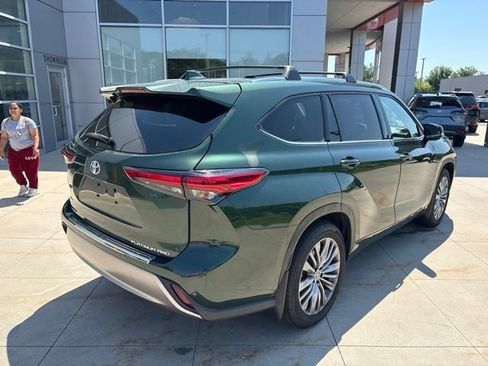 Used 2023 Toyota Highlander Platinum AWD/4WD image 7