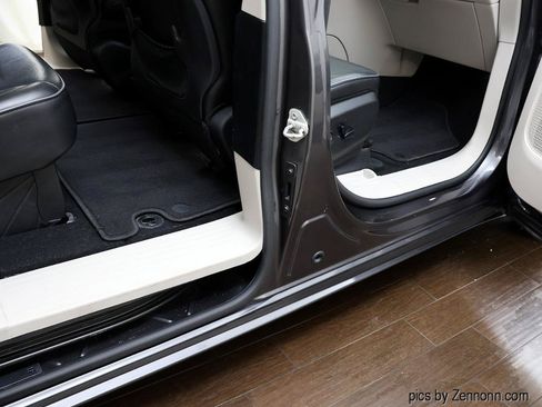 Used 2019 Chrysler Pacifica Limited FWD image 33