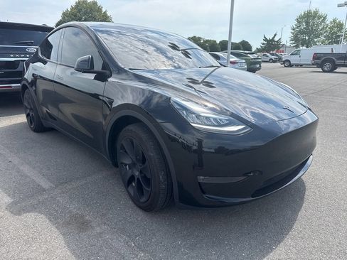 Used 2023 Tesla Model Y Long Range AWD/4WD image 3