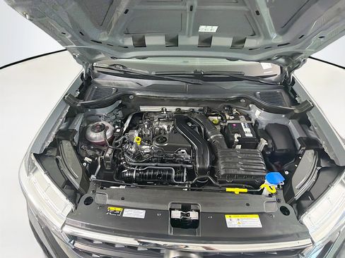Used 2023 Volkswagen Taos SE w/ Panoramic Sunroof Package FWD image 33
