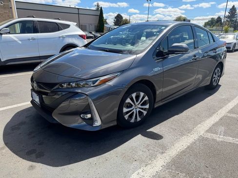 Used 2020 Toyota Prius Prime Limited FWD image 5