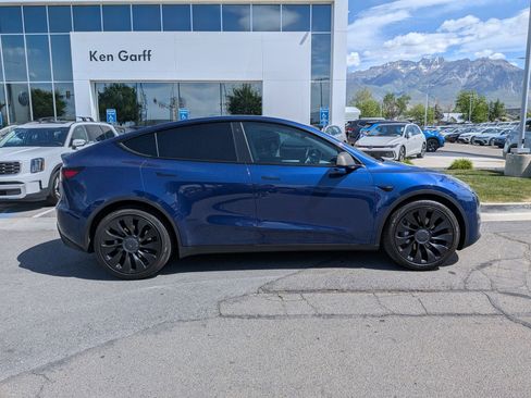Used 2023 Tesla Model Y Long Range AWD/4WD image 2