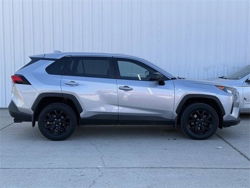 Used 2022 Toyota RAV4 LE image 3