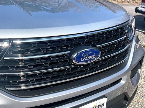 Certified 2022 Ford Explorer XLT w/ Class IV Trailer Tow Package AWD/4WD image 28
