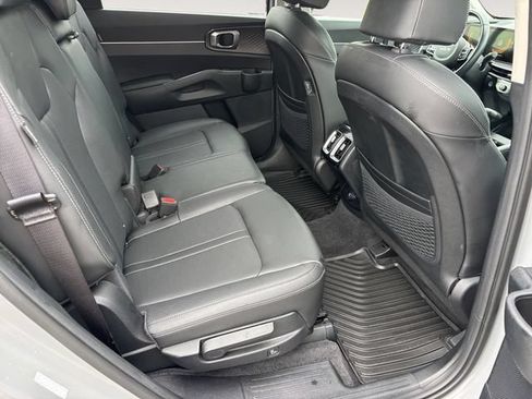 Used 2025 Kia Sorento S w/ Panoramic Sunroof Package AWD/4WD image 13
