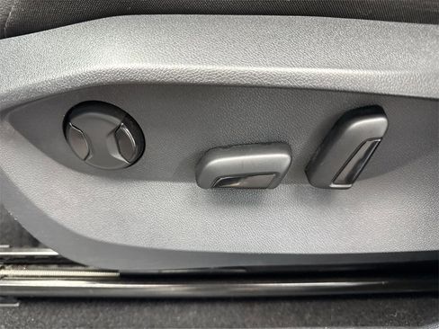 Used 2022 Volkswagen Tiguan SE R-Line image 12