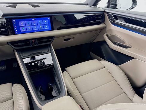 Certified 2025 Porsche Macan Electric image 25