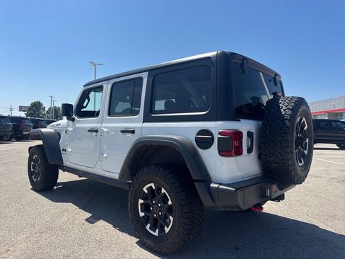 Used 2025 Jeep Wrangler Unlimited Rubicon AWD/4WD image 4
